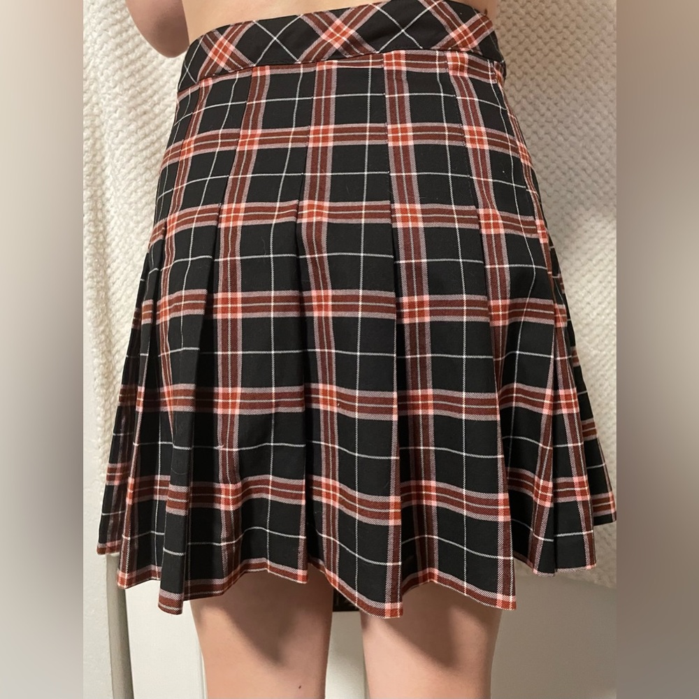 Red and Black Plaid Skirt. Divided by H&M. Size 6.